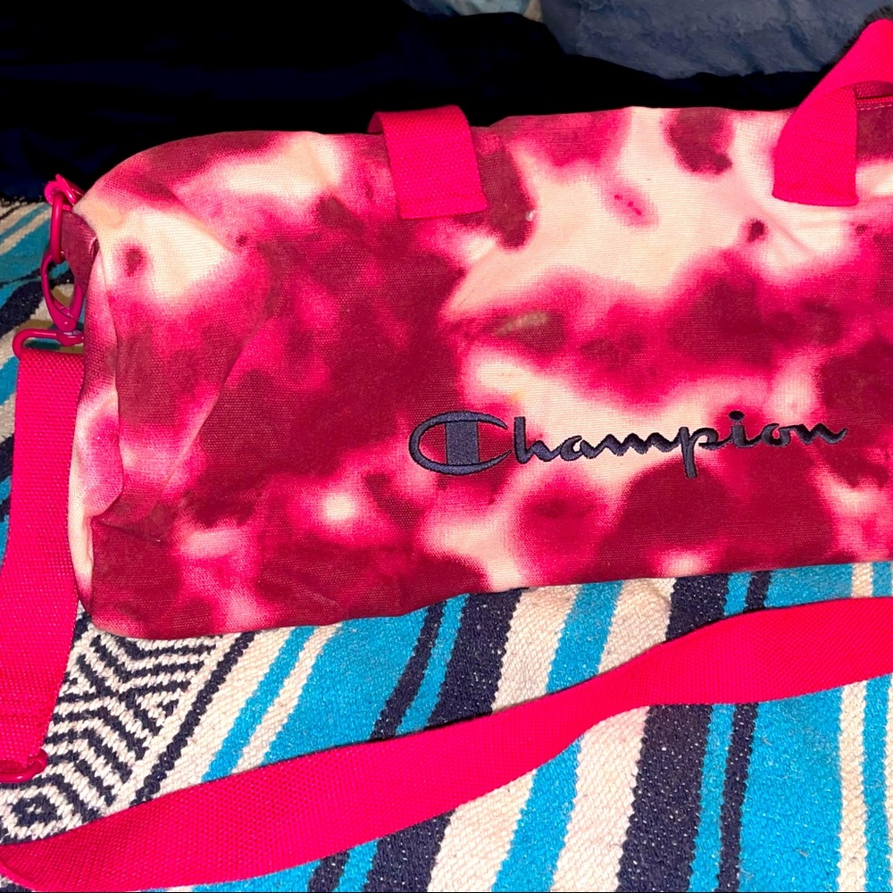 CHAMPION DUFFLE BAG
